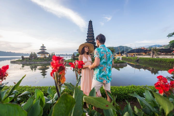 Shoulder Season (February, May, June, Oct, Dec)